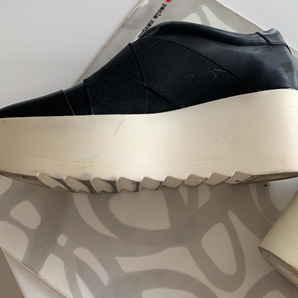 Kendall and Kylie black pointy wedges white soles - Picture 10 of 15